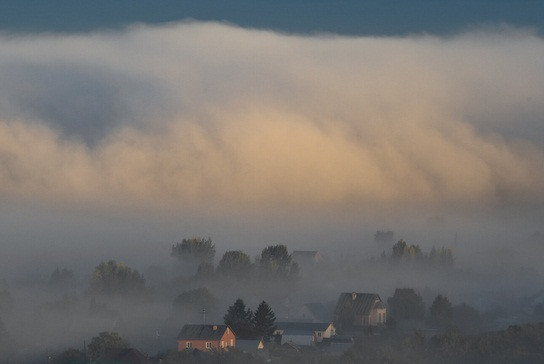 Tại Novosibirsk, ở Siberia, sương mù vào tháng 9 dày đặc đến mức cư dân ở tầng trên của các tòa nhà cao tầng có thể cảm thấy mình đang ở trên đỉnh mây.