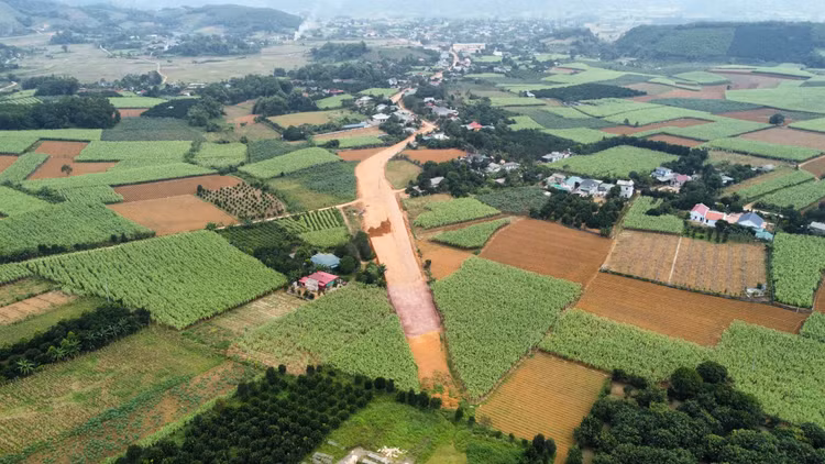 Can canh duong tram ty doi von, dan khon kho ngong cho o Hoa Binh-Hinh-5