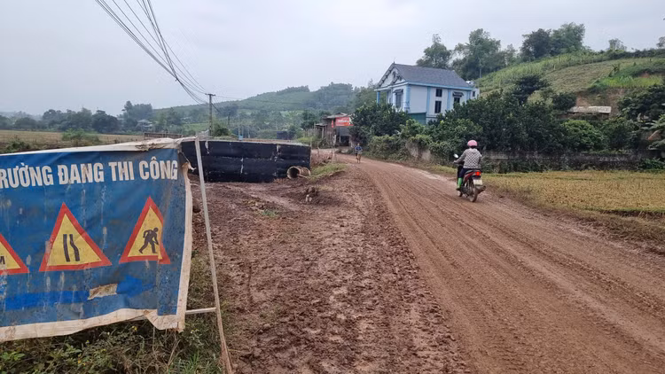 Can canh duong tram ty doi von, dan khon kho ngong cho o Hoa Binh-Hinh-12