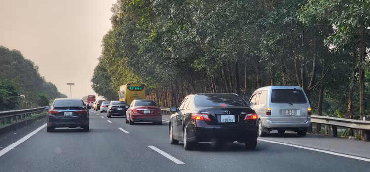 Chua het nghi le, nguoi dan linh kinh do dac som keo ve Ha Noi-Hinh-7