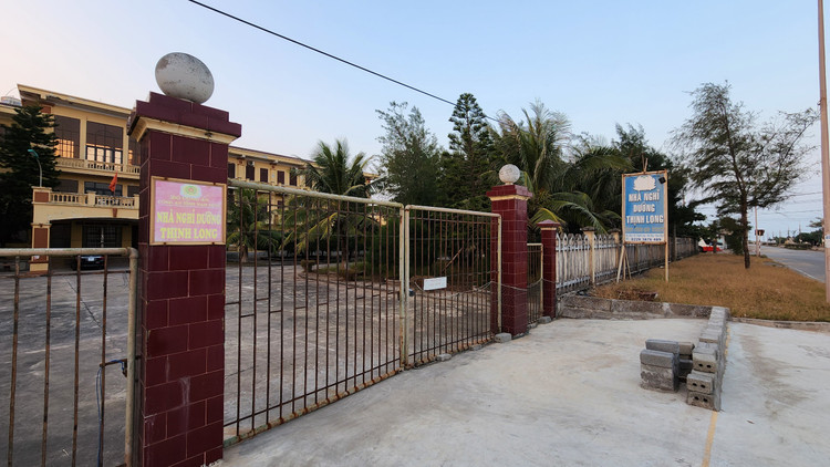 Thi tran du lich bien Thinh Long “dong bang” vi bo ke tan nat-Hinh-16