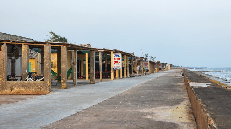 Thi tran du lich bien Thinh Long “dong bang” vi bo ke tan nat-Hinh-13