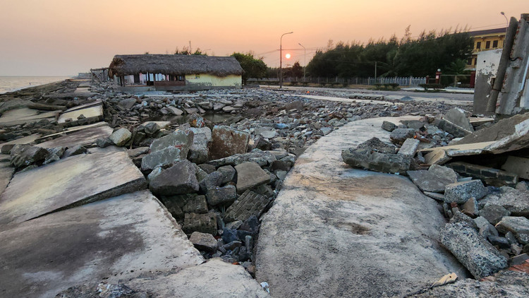 Thi tran du lich bien Thinh Long “dong bang” vi bo ke tan nat-Hinh-8