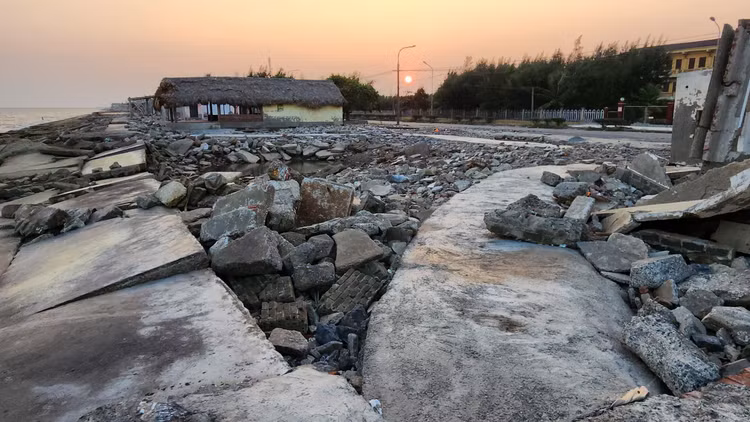 Thi tran du lich bien Thinh Long “dong bang” vi bo ke tan nat-Hinh-8