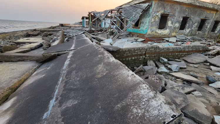 Thi tran du lich bien Thinh Long “dong bang” vi bo ke tan nat-Hinh-2