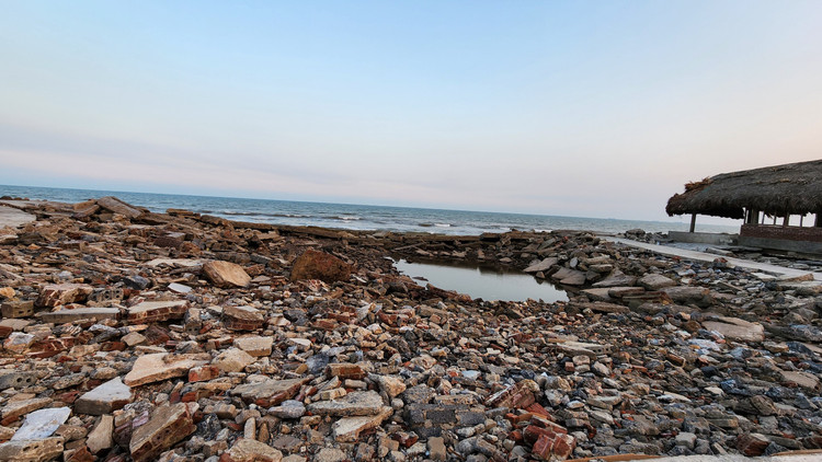 Thi tran du lich bien Thinh Long “dong bang” vi bo ke tan nat-Hinh-5