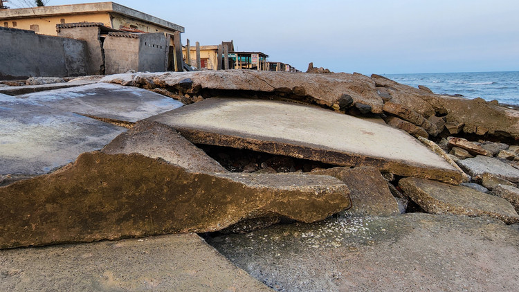 Thi tran du lich bien Thinh Long “dong bang” vi bo ke tan nat-Hinh-6