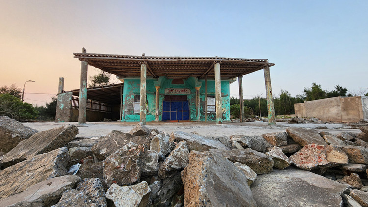 Thi tran du lich bien Thinh Long “dong bang” vi bo ke tan nat-Hinh-3