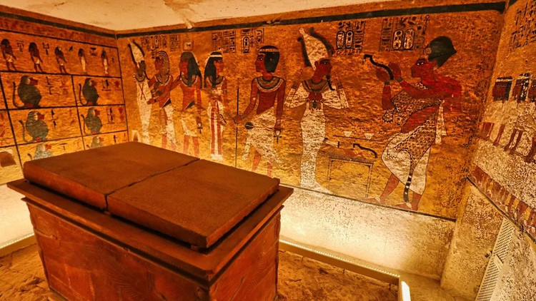 Chan dong co vat danh thuc than linh trong lang mo pharaoh Ai Cap