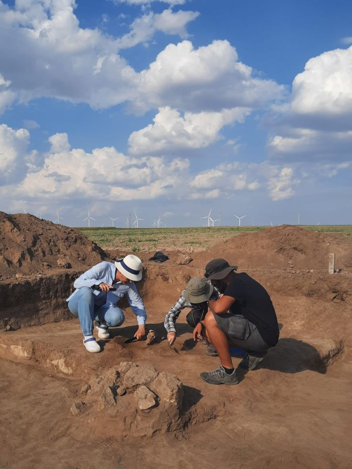 Rung minh hop so quai thu tran yem trong mo co 2.000 tuoi-Hinh-2