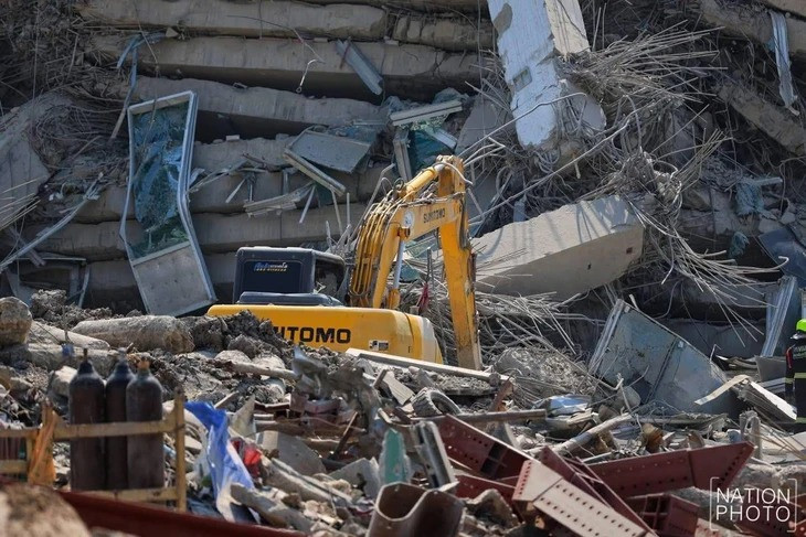 Thai Lan xuyen dem giai cuu nguoi mac ket sau dong dat