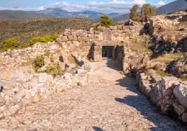 Tim thay nhan vang cuc quy hiem trong mo co 2.000 tuoi-Hinh-10