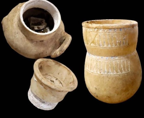 Hài cốt đeo nhẫn vàng khắc tên pharaoh Ai Cập, lai lịch gây sốc - Hình 6 Hai cot deo nhan vang khac ten pharaoh Ai Cap, lai lich gay soc-Hinh-6