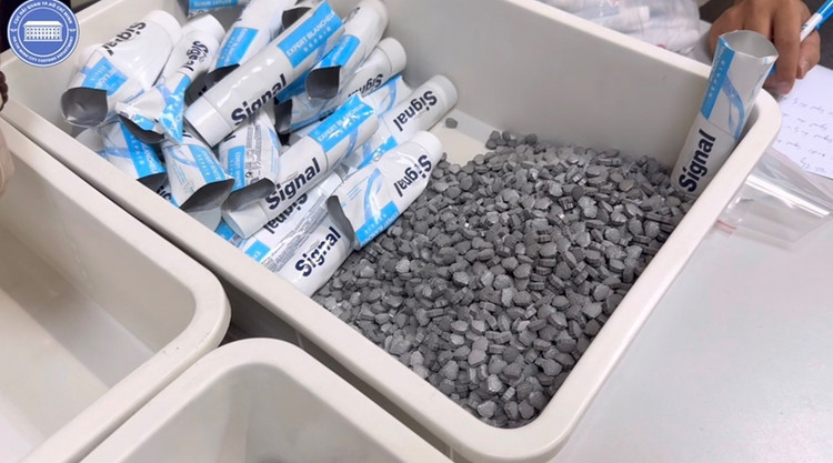 4 nu tiep vien va loat vu van chuyen ma tuy qua duong hang khong-Hinh-3