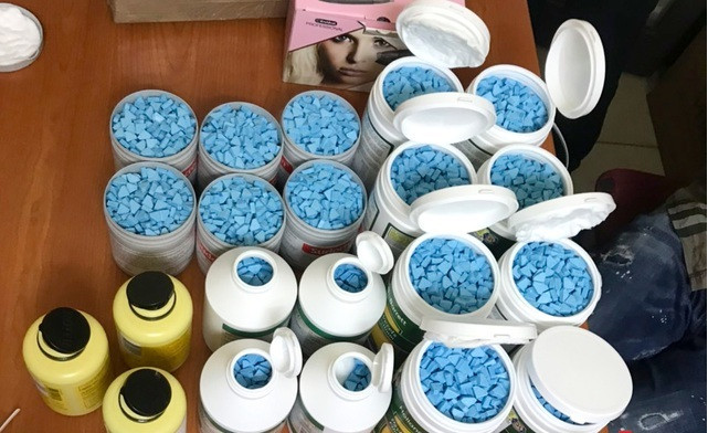 4 nu tiep vien va loat vu van chuyen ma tuy qua duong hang khong-Hinh-13