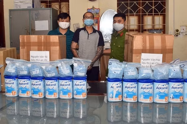 4 nu tiep vien va loat vu van chuyen ma tuy qua duong hang khong-Hinh-11