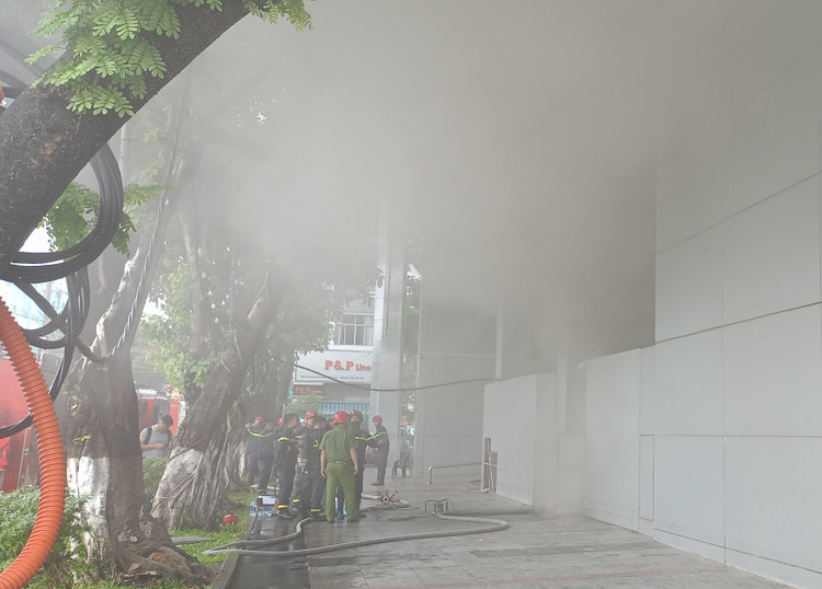 Đà Nẵng: Cháy tầng hầm Nhà hát Trưng Vương - Hình 3 Da Nang: Chay tang ham Nha hat Trung Vuong-Hinh-3