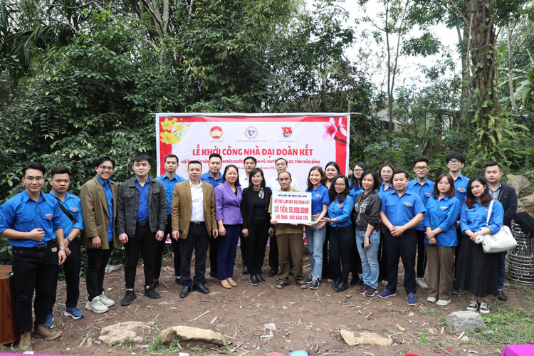 Am tinh “Xuan chia se yeu thuong 2023” cua VUSTA tai Hoa Binh-Hinh-3