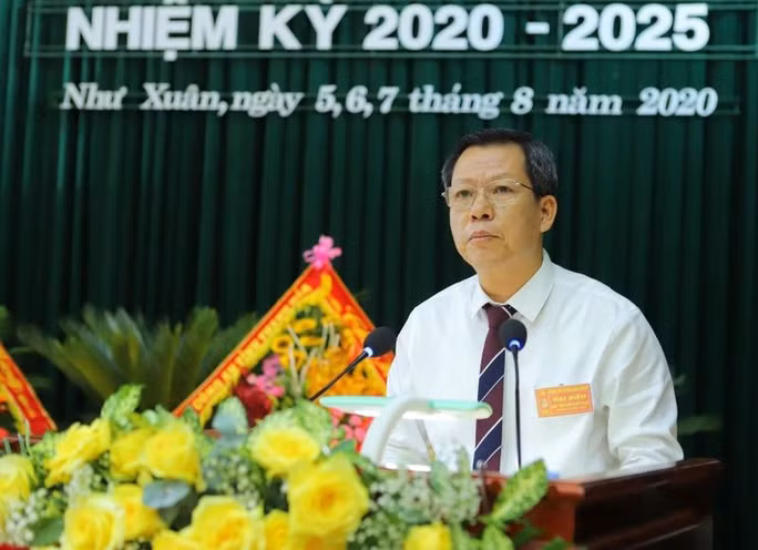 Diem mat quan chuc Thanh Hoa bi UBTW goi ten, ky luat-Hinh-10