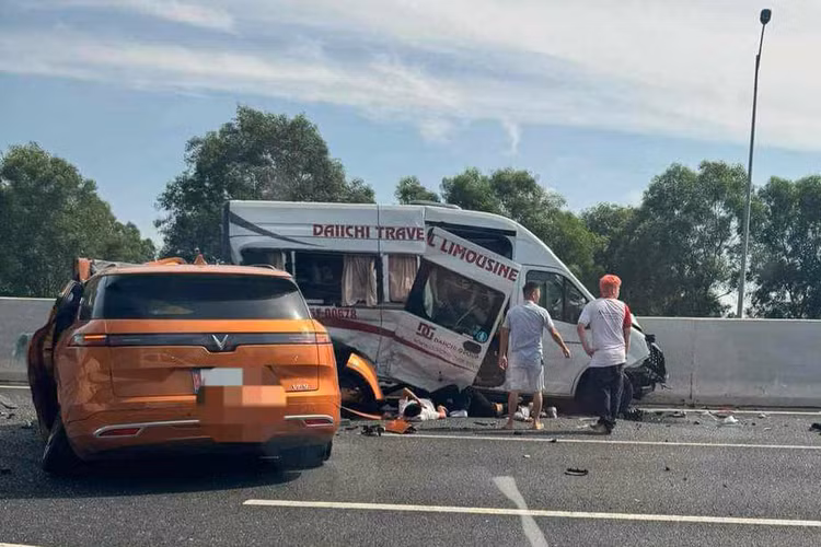 Nguyên nhân vụ TNGT trên cao tốc Hà Nội – Hải Phòng 2 người tử vong Nguyen nhan vu TNGT tren cao toc Ha Noi – Hai Phong 2 nguoi tu vong