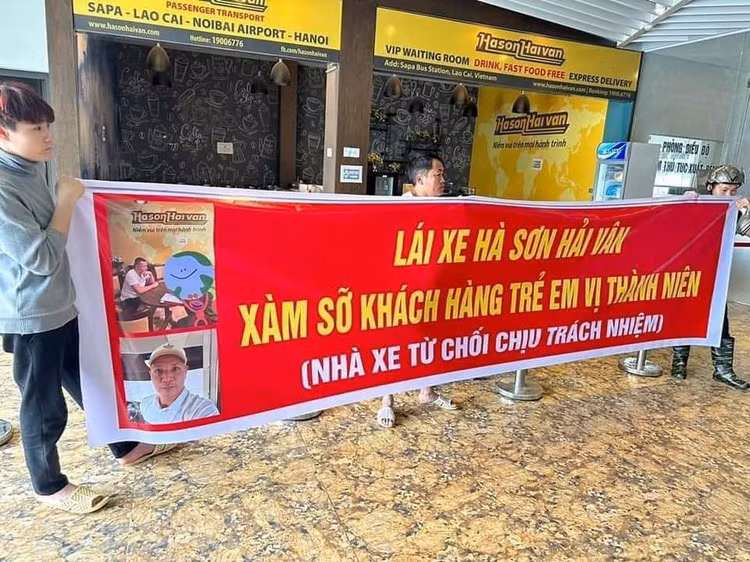 Tai xe xe khach Ha Son Hai Van bi to sam so tre vi thanh nien