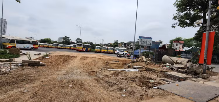 Tram trung chuyen 200 ty cua Transerco chua xay xong, xe buyt do la liet-Hinh-3