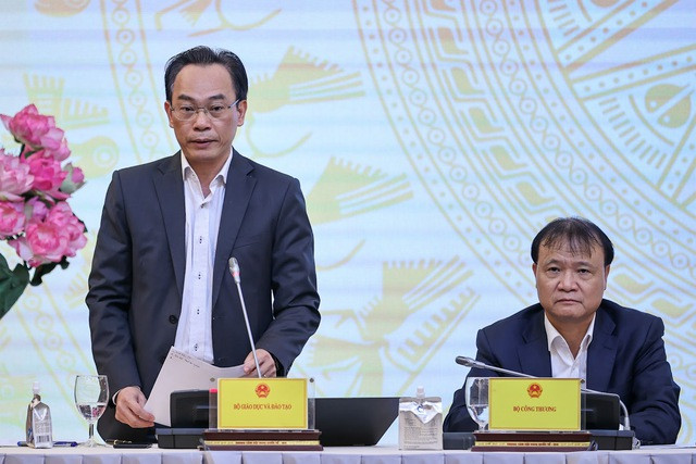 Thu truong Bo GD&DT “mo xe” vu “bao luc” giao vien o Tuyen Quang