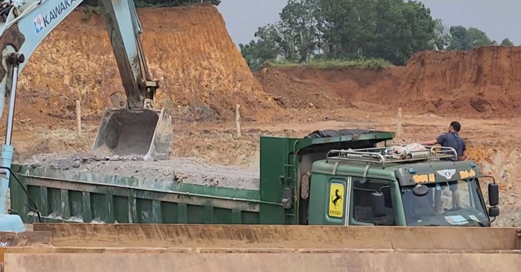 Chan dung xe qua tai tu mo dat phuc vu vanh dai 4