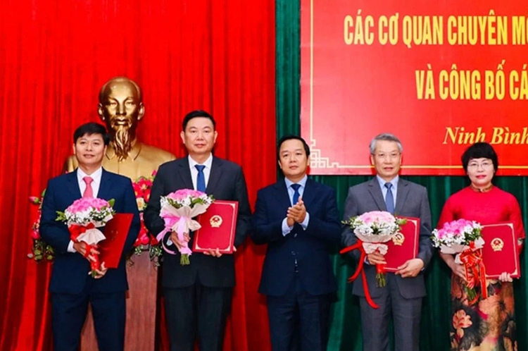 Vi sao nhieu lanh dao So o Ninh Binh vua bo nhiem da bi thu hoi?