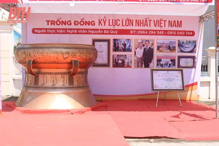 Ngam trong dong Ngoc Lu nang gan 4 tan, lon nhat Viet Nam