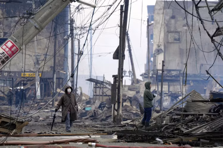 Bi an anh sang la xuat hien truoc tran dong dat kinh hoang o Nhat