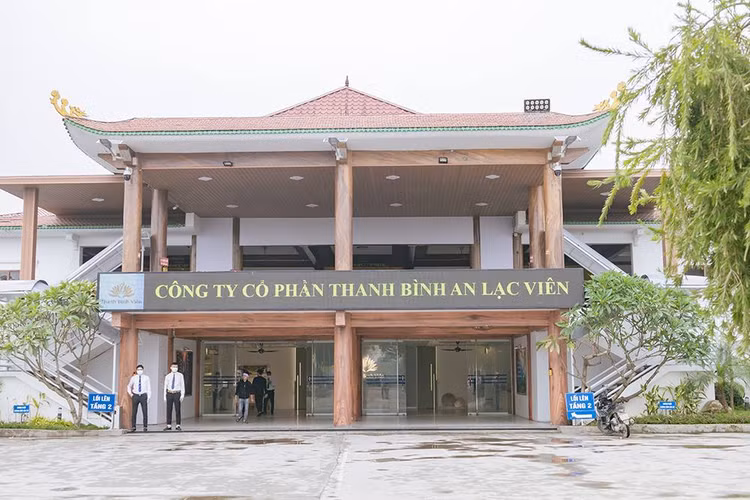 Thanh Binh An Lac Vien bi “to” ep mua quach gia cao: Kiem tra thay gi?