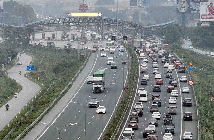 Ha Noi: Vanh dai 3 un tac xuyen dem ngay dau nghi Tet-Hinh-5