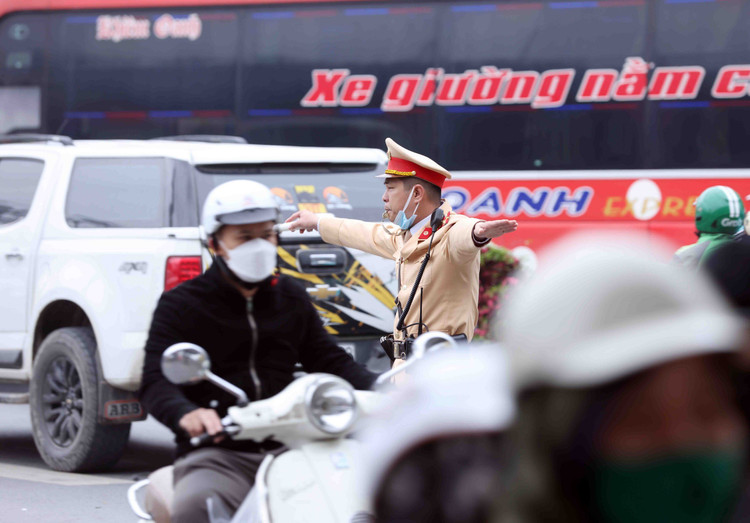 Ha Noi: Vanh dai 3 un tac xuyen dem ngay dau nghi Tet-Hinh-12