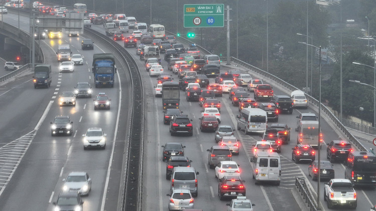 Ha Noi: Vanh dai 3 un tac xuyen dem ngay dau nghi Tet-Hinh-7