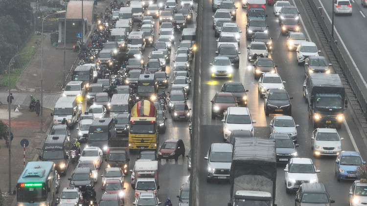 Ha Noi: Vanh dai 3 un tac xuyen dem ngay dau nghi Tet-Hinh-9