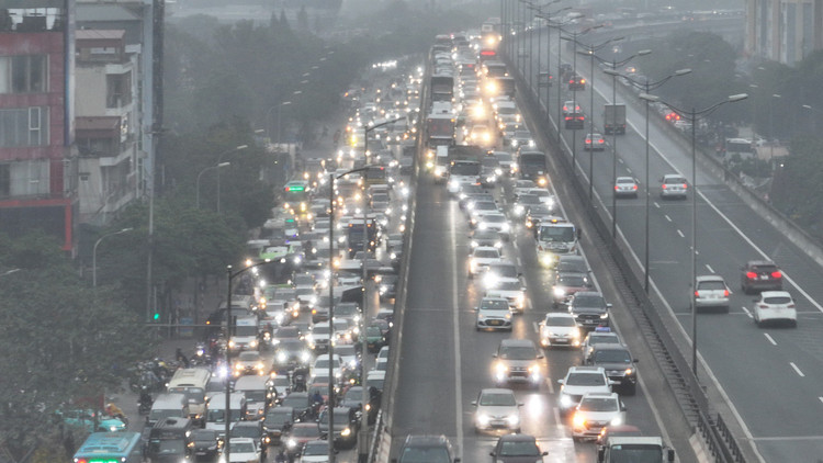 Ha Noi: Vanh dai 3 un tac xuyen dem ngay dau nghi Tet-Hinh-4