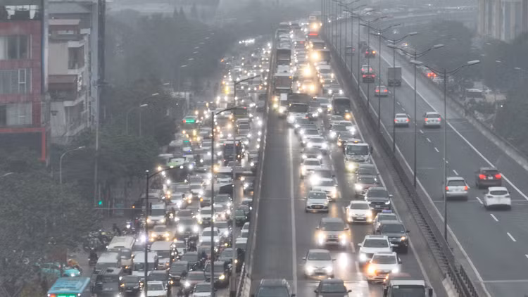 Ha Noi: Vanh dai 3 un tac xuyen dem ngay dau nghi Tet-Hinh-4