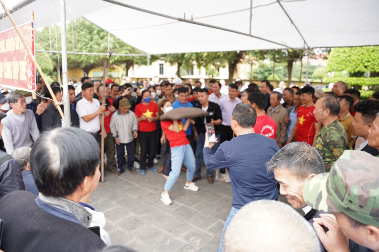 Ve Hai Duong, xem nu phao thu choi phao dat-Hinh-3