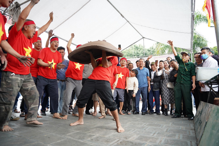 Ve Hai Duong, xem nu phao thu choi phao dat-Hinh-8