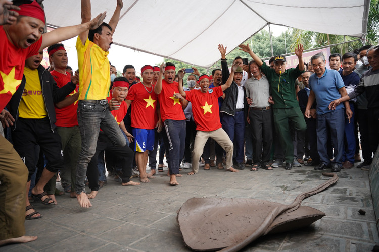 Ve Hai Duong, xem nu phao thu choi phao dat-Hinh-11