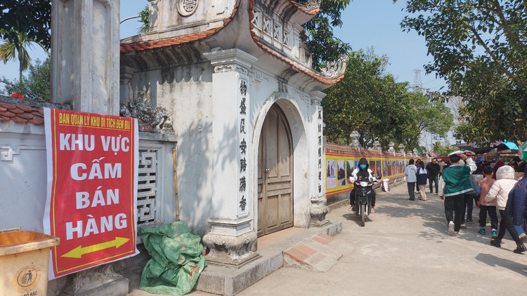 Đầu xuân, hơn vạn du khách về đền Bia dâng hương Đại danh y Tuệ Tĩnh - Hình 5 Dau xuan, hon van du khach ve den Bia dang huong Dai danh y Tue Tinh-Hinh-5