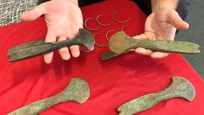 Dung may do kim loai, phat hien kho bau quy gia 3.600 nam-Hinh-2