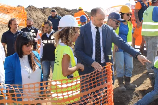 Mo mo co 2.000 tuoi o Italy, phat hien bi mat 'dong troi'-Hinh-6