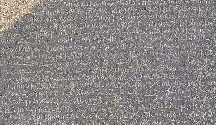 Phien da khac ngon ngu bi an, chuyen gia 'xoan nao' giai ma-Hinh-2