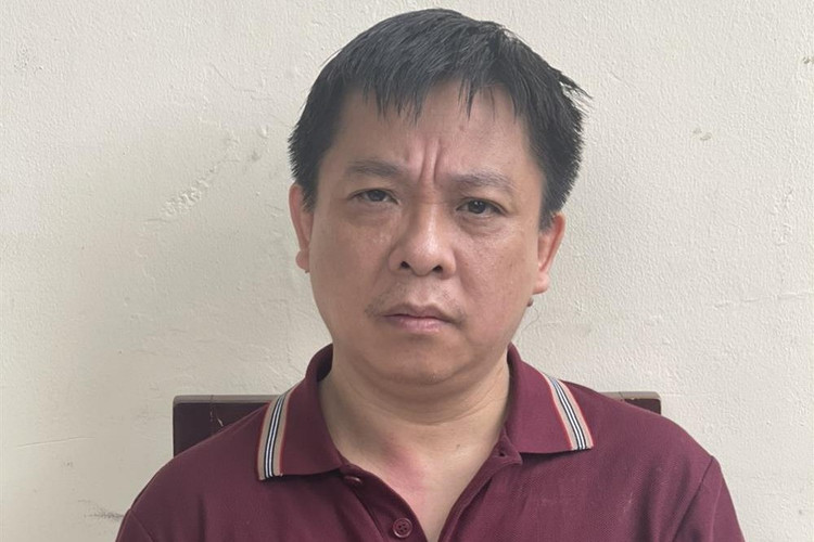 Chu tich Cty Vang Phu Cuong lien quan the nao vu buon lau 3 tan vang?