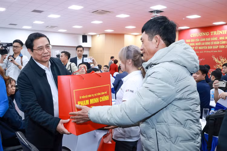 Thu tuong yeu cau bao dam moi nguoi dan, nguoi lao dong deu co Tet