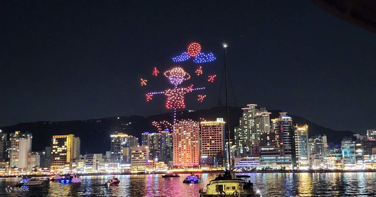 Ha Noi se trinh dien anh sang may bay khong nguoi lai dem Giao thua