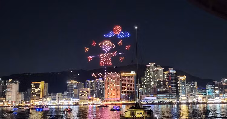 Ha Noi se trinh dien anh sang may bay khong nguoi lai dem Giao thua