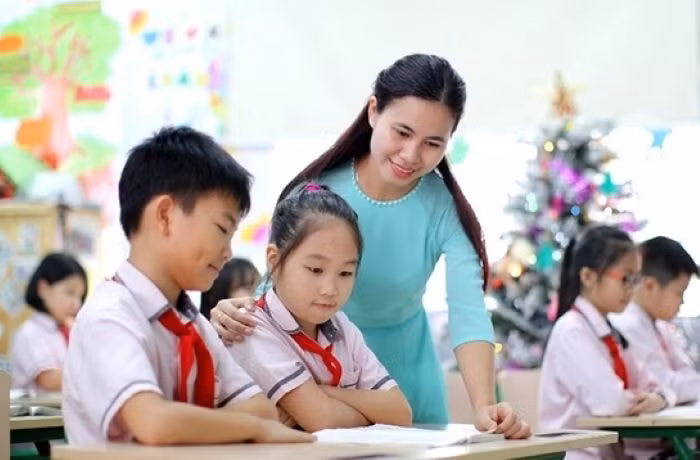 Khong chi con giao vien, can mo rong doi tuong mien hoc phi